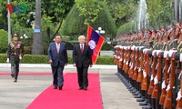 Rencontre entre Nguyen Phu Trong et Bounnhang Volachith à Vientiane