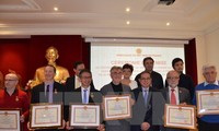 Mise à l’honneur des contributeurs à l’amitié Vietnam-France