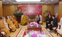 Truong Thi Mai rencontre des dignitaires religieux