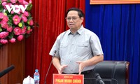 Le Premier ministre Pham Minh Chinh travaille avec les responsables de la province de Binh Duong