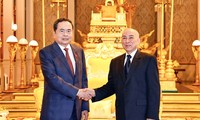 Le président de l’Assemblée nationale vietnamienne rencontre le roi du Camboge