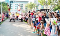 Vietnamese lantern festival excites crowds in northern Australia