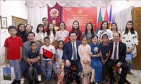 NA Chairman meets with Vietnamese community in Bangladesh