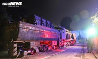 80-year-old train re-awakened, departing from Hanoi for “exhibition of wonders“