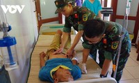 Emergency treatment for fisherman with epigastric pain on Truong Sa