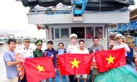 Navy encourages Tra Vinh fishermen's sea voyage 