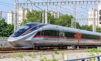 China’s fastest bullet train hits new record 