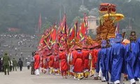 Upacara mengarak tandu berlangsung di Kuil Raja Hung.