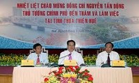 PM Nguyen Tan Dung melakukan kunjungan kerja di provinsi Thua Thien Hue.