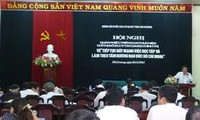 Belajar dan bertindak sesuai dengan keteladanan moral Ho Chi Minh dikaitkan dengan pekerjaan pembangunan Partai Komunis dewasa ini.