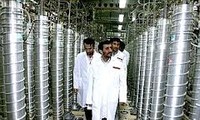 Iran mengoperasikan lagi pesawat sentrifugal untuk mengayakan uranium.