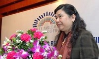 Wakil Ketua Majelis Nasional Vietnam, Tong Thi Phong melakukan kontak bilateral di sela-sela AIPA-33.