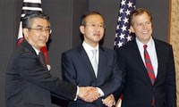 Jepang, Amerika Serikat dan Republik Korea sepakat melakukan kerjasama dalam masalah-masalah yang bersangkutan dengan Republik Demokrasi Rakyat Korea.