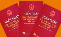 Mengambil pendapat terhadap Rancangan Amandemen Undang-Undang Dasar-1992