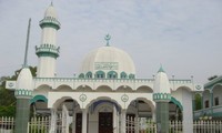 Menyambut Hari Raya Idul Adha dari rakyat etnis minoritas Cham yang menganut agama Islam