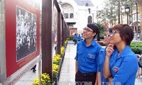 Pameran “Menyambut musim semi Tahun Kuda-menyambut Partai yang jaya”