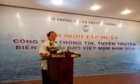 Memperkuat pekerjaan informasi dan sosialisasi tentang laut dan pulau Vietnam tahun 2014