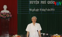 Sekjen Nguyen Phu Trong melakukan kunjungan kerja di kabupaten pulau Phu Quoc