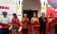 Pesta koran musim semi Vietnam 2015 di Laos