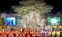 Pembukaan Festival Nasional ke-5 tentang seni lagu rakyat Then, gitar musik Tinh etnis-etnis minoritas Tay, Nung dan Thai