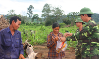 Pos tentara perbatasan koridor internasional Le Thanh melaksanakan dengan baik pekerjaan penggerakan massa rakyat dan hubungan luar negeri