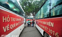 Mobil-mobil yang hangat menyambut Hari Raya Tet