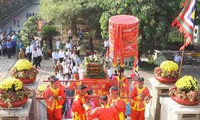 Kota Ho Chi Minh mengadakan upacara mempersembahkan kue tet kepada Cikal Bakal Raja Hung