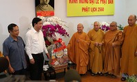 Pimpinan kota Ho Chi Minh mengunjungi dan memberikan sambutan baik kepada Sangha Buddha Vietnam