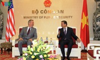 Menteri Keamanan Publik To Lam menerima Duta Besar AS di Vietnam dan Duta Besar Australia yang mengakhiri masa baktinya di Vietnam