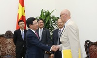 Deputi PM, Menlu Pham Binh Minh menerima Perutusan Khusus dari PM Swedia