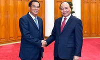 PM Nguyen Xuan Phuc menerima Menteri Perencanaan dan Investasi Laos, Xuphan Keomixay