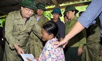 Deputi PM Trinh Dinh Dung memberikan bimbingan untuk mengatasi akibat hujan bersejarah yang terjadi di provinsi Lao Cai