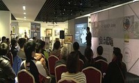 Membuka pameran-pekan raya foto ke-2 di Vietnam