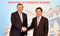 Deputi PM Pham Binh Minh menerima Menlu Uruguay, Rodolfo Nin Novoa