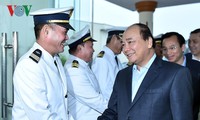 PM Nguyen Xuan Phuc mengunjungi Pusat Koordinasi Pencarian dan Pertolongan Maritim Vietnam