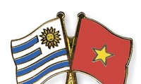 Meresmikan Kantor Konsulat Republik Uruguay Timur di kota Ho Chi Minh