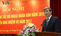 Menyatukan diplomasi rakyat dengan diplomasi Partai dan diplomatik negara untuk memaksimalkan kepentingan nasional