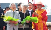 Kaisar Jepang, Akihito dan Permasuri  mengunjungi Istana Dalam Hue