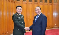 PM Nguyen xuan Phuc menerima Panglima Pertahanan Tentara Kerajaan Thailand, Surapong Suwana Adth