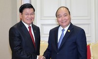 PM Nguyen Xuan Phuc menerima PM Laos