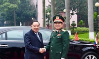 Deputi PM, Menhan Kerajaan Thailand melakukan kunjungan resmi di Viet Nam