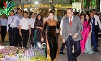 Jalan Bunga Nguyen Hue musim semi 2019 membuka pintu untuk menyambut kedatangan pengunjung