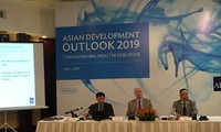 Bank Pembangunan Asia: Ekonomi Viet Nam berhasil mempertahankan pertumbuhan kuat pada latar belakang prospek global merosot