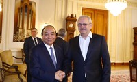 PM Nguyen Xuan Phuc melakukan pertemuan dengan Ketua Majelis Rendah Rumania