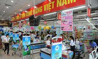 Orang Viet Nam memprioritaskan penggunaan barang Viet Nam adalah memanifestasikan semangat patriotisme