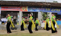 Mengkonservasikan dan mengembangkan kebudayaan di daerah pemukiman warga etnis minoritas