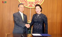 Ketua MN Nguyen Thi Kim Ngan melakukan pembicaraan dengan Ketua Majelis Rendah Thailand