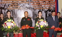 Pameran memperingati ulang tahun ke-70 hari tradisional tentara sukarela dan pakar Viet Nam di Laos