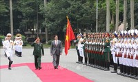 Menhan AS melakukan kunjungan resmi di Viet Nam