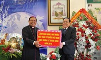 Ketua Pengurus Besar Front Tanah Air Viet Nam, Tran Thanh Man menyambut Hari Natal di Provinsi Dak Lak